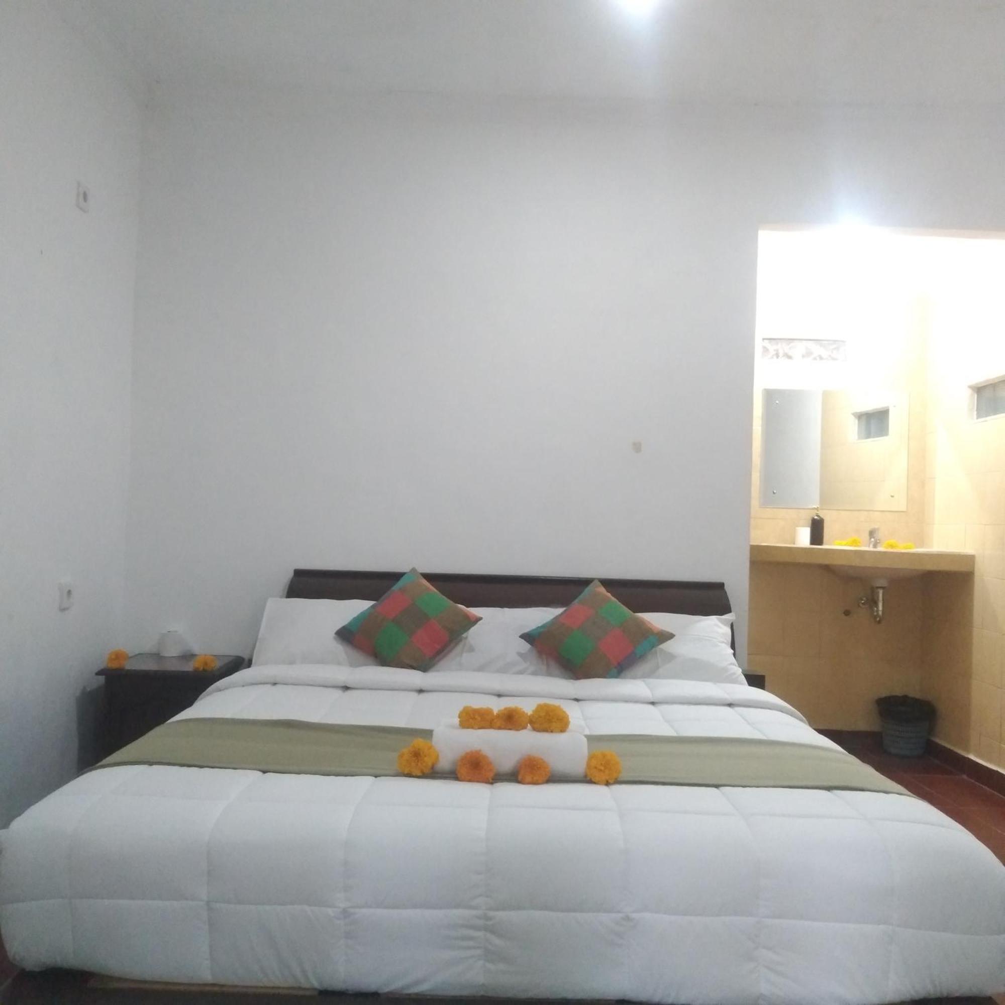 Inn Between Убуд Екстер'єр фото